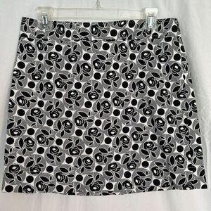 Loft Women's Size 6 Stretch Skirt Black and White‎ Floral Pattern